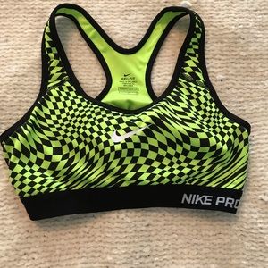 Nike Pro Sports Brao
